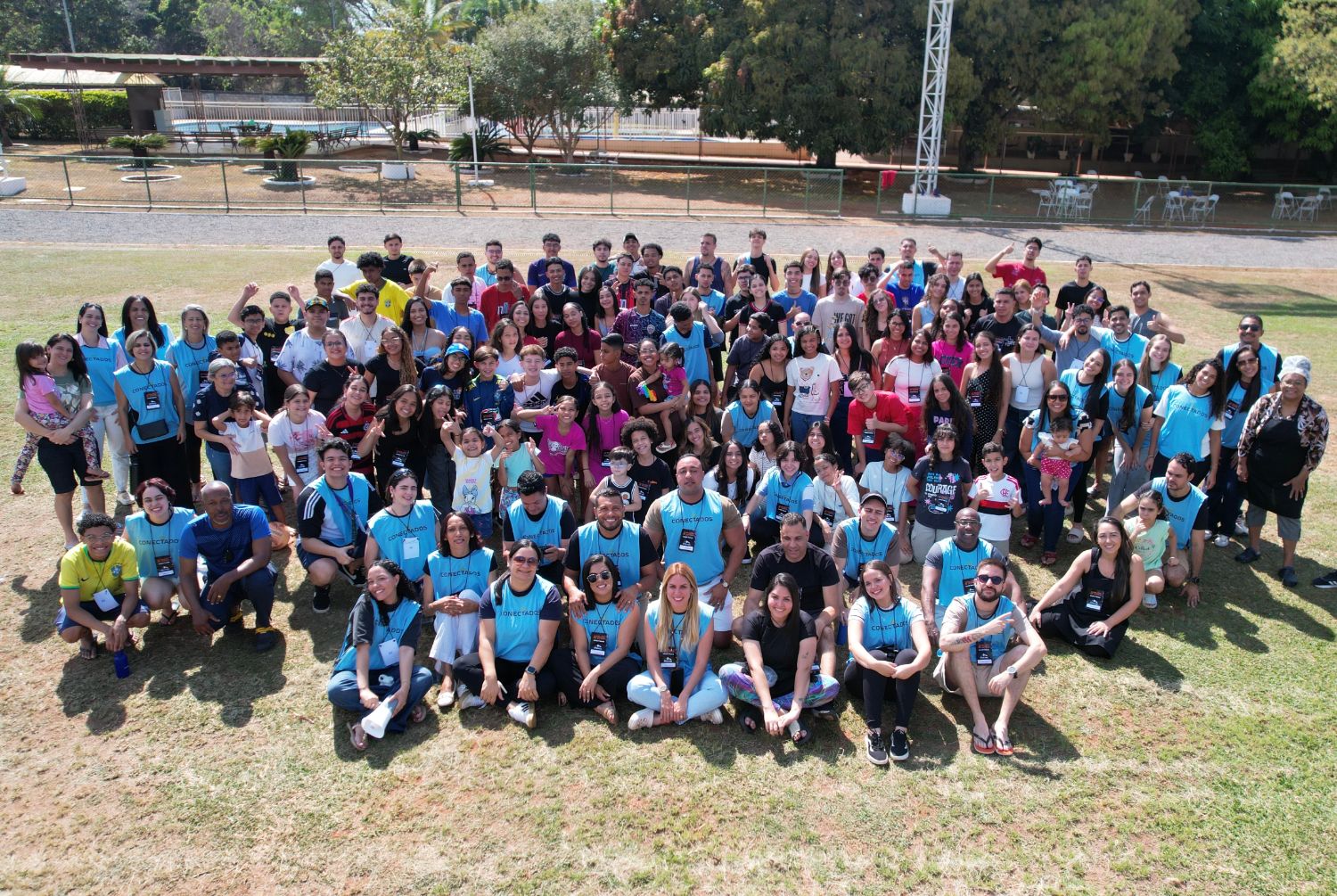 Foto em grupo dos participantes do Conectados